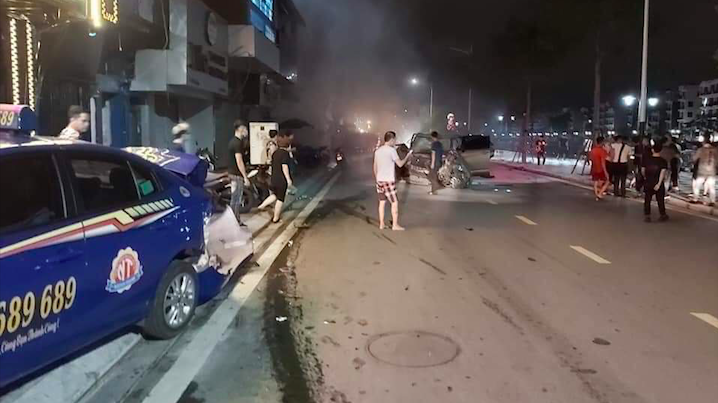 Khởi tố lái xe đâm liên hoàn trên phố đi bộ khiến 1 người tử vong tại Hải Phòng - Ảnh 1. Khởi tố lái xe đâm liên hoàn trên phố đi bộ khiến 1 người tử vong tại Hải Phòng - Ảnh 1.