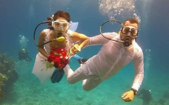 Đám cưới có 1-0-2: Những bức ảnh quá chất được tổ chức dưới đáy biển