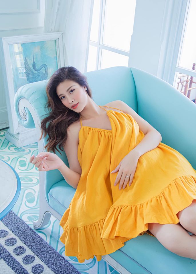 Diện váy hờ hững vòng 1, Kỳ Duyên mải tạo dáng đến suýt hớ hênh; đến Đông Nhi lại kín đáo hơn hẳn - Ảnh 4. Diện váy hờ hững vòng 1, Kỳ Duyên mải tạo dáng đến suýt hớ hênh; đến Đông Nhi lại kín đáo hơn hẳn - Ảnh 4.