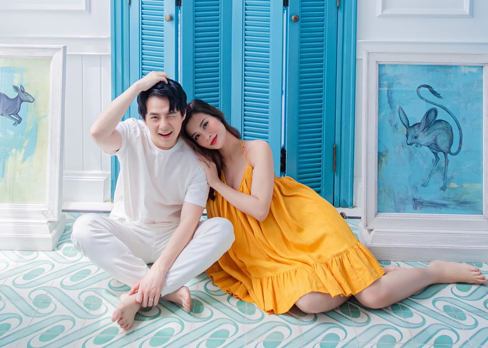 Diện váy hờ hững vòng 1, Kỳ Duyên mải tạo dáng đến suýt hớ hênh; đến Đông Nhi lại kín đáo hơn hẳn - Ảnh 5. Diện váy hờ hững vòng 1, Kỳ Duyên mải tạo dáng đến suýt hớ hênh; đến Đông Nhi lại kín đáo hơn hẳn - Ảnh 5.