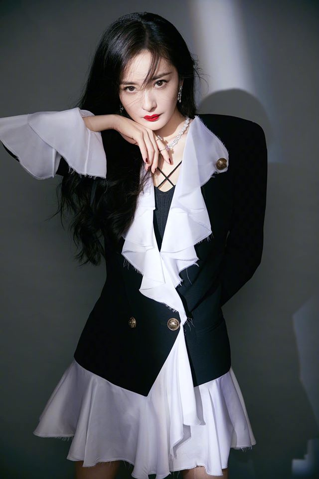 Dương Mịch nhảy lên Hot Search vì tuyên bố: Tại sao tôi phải kể những biến cố của mình cho người khác? - Ảnh 6. Dương Mịch nhảy lên Hot Search vì tuyên bố: Tại sao tôi phải kể những biến cố của mình cho người khác? - Ảnh 6.