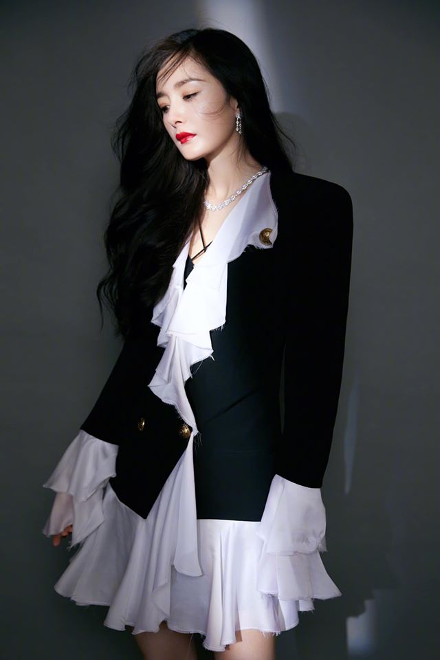 Dương Mịch nhảy lên Hot Search vì tuyên bố: Tại sao tôi phải kể những biến cố của mình cho người khác? - Ảnh 5. Dương Mịch nhảy lên Hot Search vì tuyên bố: Tại sao tôi phải kể những biến cố của mình cho người khác? - Ảnh 5.