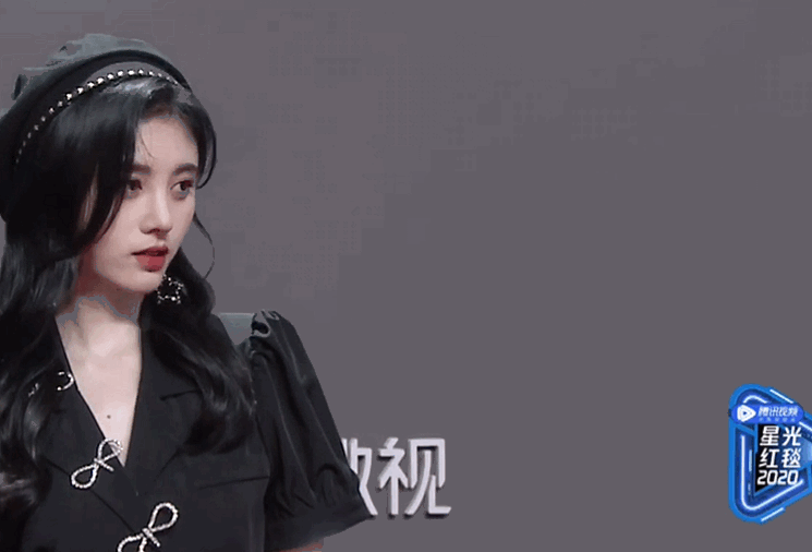 "Mỹ nhân 4.000 năm" ê chề khi bị netizen bóc mẽ chuyện trang phục "rởm": Hết thua kém Tần Lam lại diện váy chợ mà tự nhận là hàng hiệu - Ảnh 1. "Mỹ nhân 4.000 năm" ê chề khi bị netizen bóc mẽ chuyện trang phục "rởm": Hết thua kém Tần Lam lại diện váy chợ mà tự nhận là hàng hiệu - Ảnh 1.