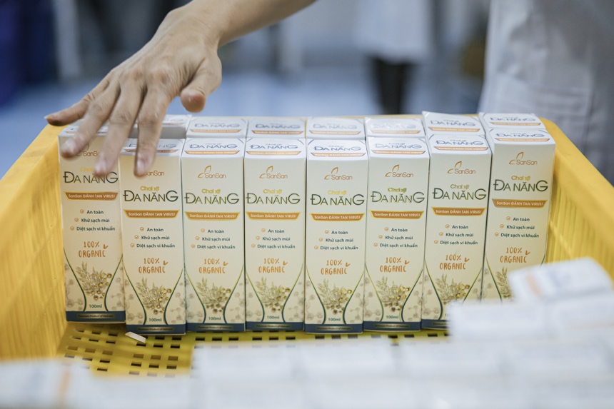 Chung tay tuyến đầu, 5000 chai xịt SanSan tiếp sức Đ&agrave; Nẵng - Ảnh 1.