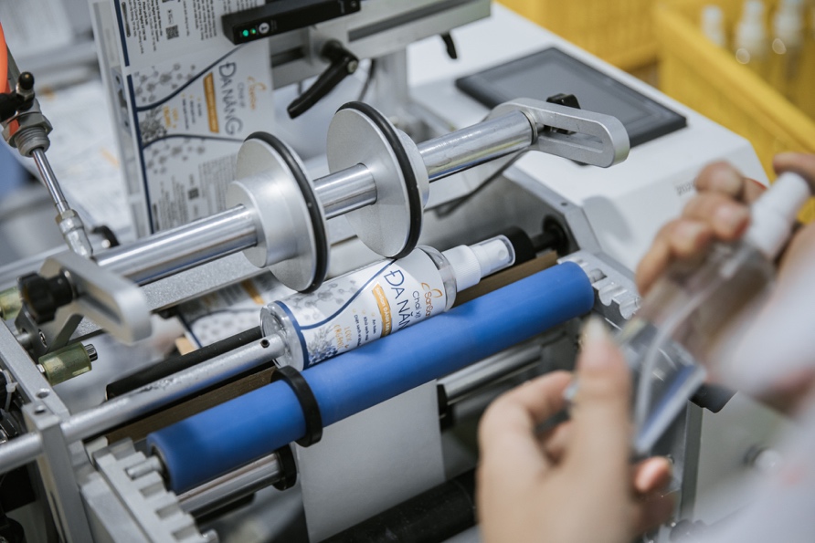 Chung tay tuyến đầu, 5000 chai xịt SanSan tiếp sức Đ&agrave; Nẵng - Ảnh 3.