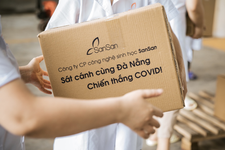 Chung tay tuyến đầu, 5000 chai xịt SanSan tiếp sức Đ&agrave; Nẵng - Ảnh 4.