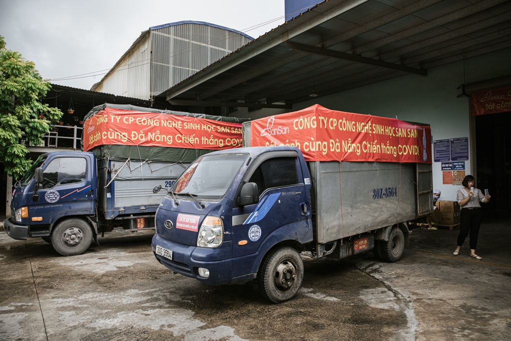 Chung tay tuyến đầu, 5000 chai xịt SanSan tiếp sức Đ&agrave; Nẵng - Ảnh 5.