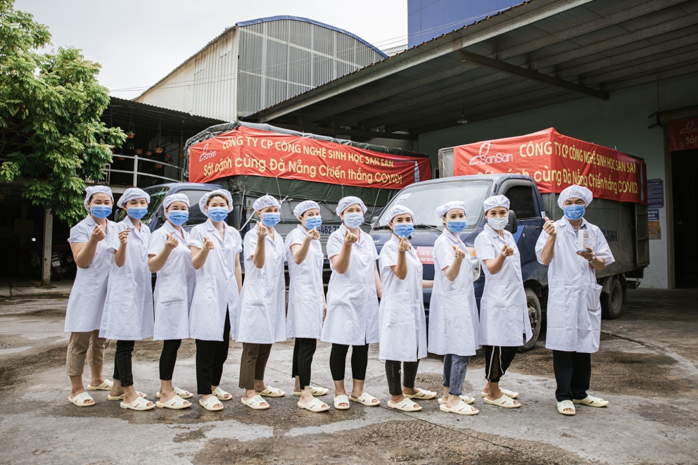 Chung tay tuyến đầu, 5000 chai xịt SanSan tiếp sức Đ&agrave; Nẵng - Ảnh 6.