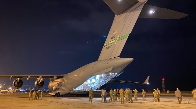 Mỹ điều 3 máy bay chở hàng cứu trợ tới Lebanon - Ảnh 1.