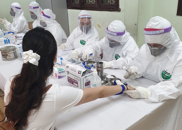 Ngày 8-8, Hà Nội chính thức triển khai xét nghiệm RT-PCR tại 13 quận, huyện - Ảnh 1.