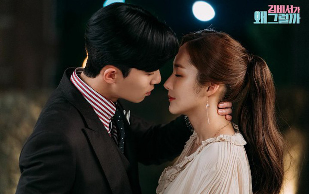 Cảnh hôn gây đỏ mặt của Park Seo Joon - Park Min Young trong phim &quot;Thư ký Kim&quot; đạt 100 triệu view, fan réo gọi làm phần 2 - Ảnh 4.
