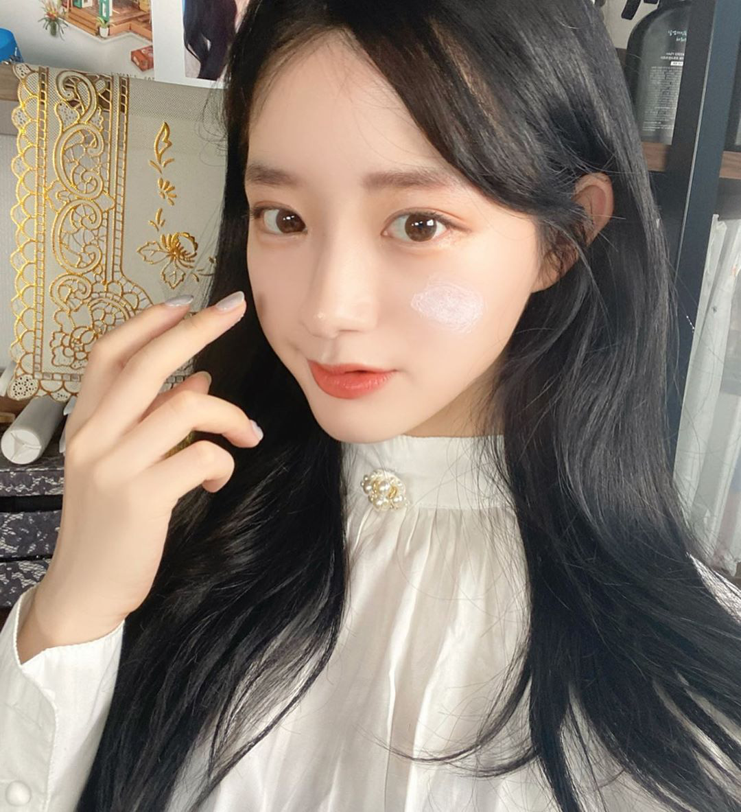 Chăm chỉ skincare mà vẫn lên mụn ầm ầm, mãi sau mới biết nguyên nhân là do tôi u mê tẩy trang sai cách - Ảnh 1. Chăm chỉ skincare mà vẫn lên mụn ầm ầm, mãi sau mới biết nguyên nhân là do tôi u mê tẩy trang sai cách - Ảnh 1.