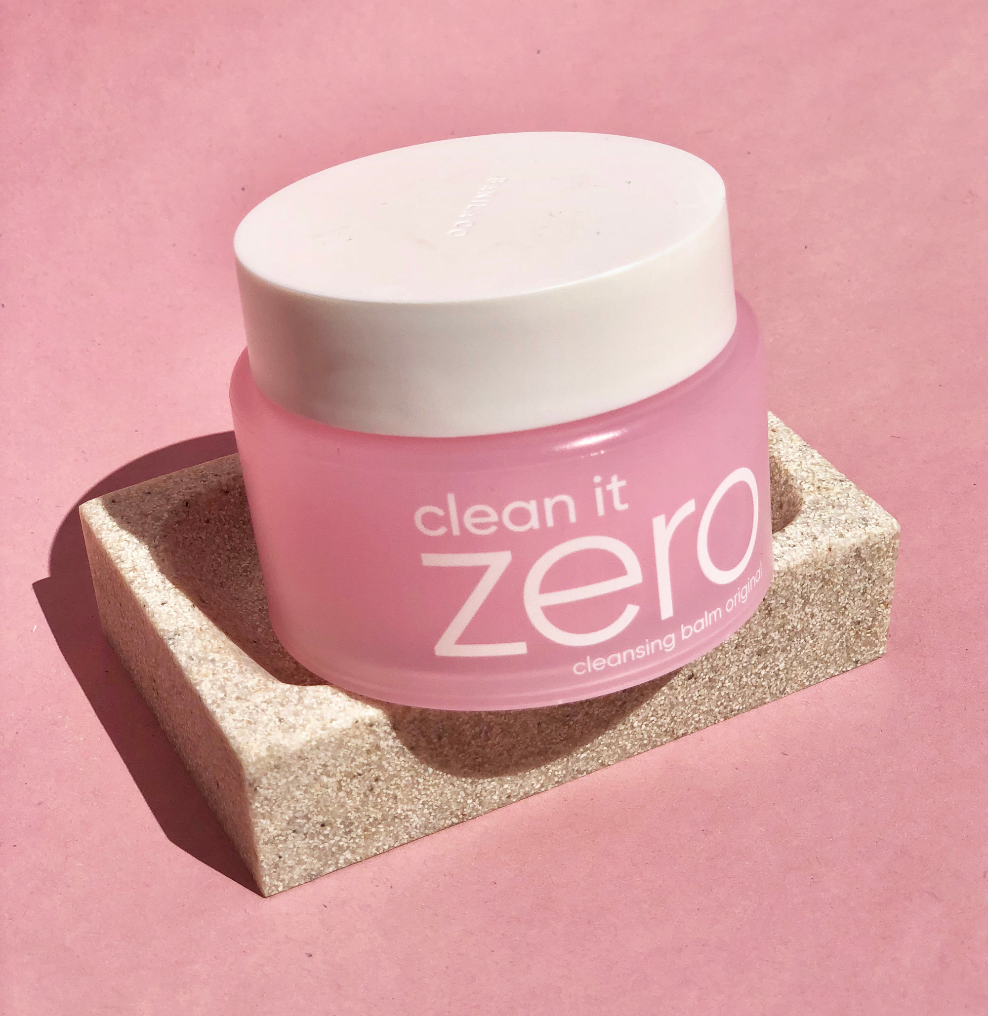Chăm chỉ skincare mà vẫn lên mụn ầm ầm, mãi sau mới biết nguyên nhân là do tôi u mê tẩy trang sai cách - Ảnh 4. Chăm chỉ skincare mà vẫn lên mụn ầm ầm, mãi sau mới biết nguyên nhân là do tôi u mê tẩy trang sai cách - Ảnh 4.