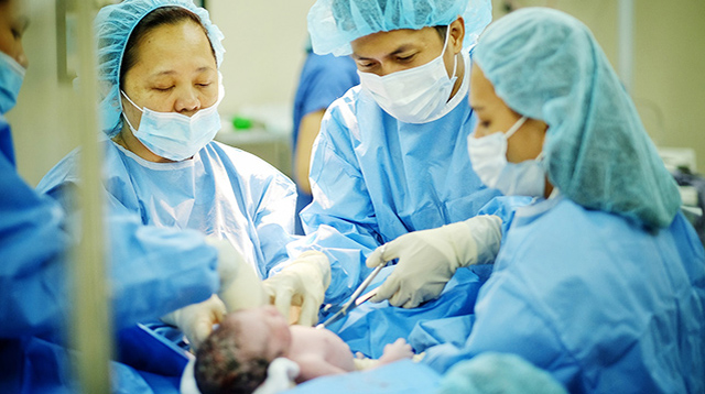 3 lý do sản phụ nên đề nghị bác sĩ cắt dây rốn chậm cho con, hành động tuy nhỏ mà ảnh hưởng đến trí não của bé