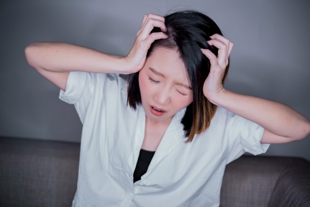 Ngày cưới, vừa bước qua cổng nhà trai, đột nhiên có đứa bé chạy đến ôm chặt lấy tôi và rối rít gọi mẹ làm tôi hoảng hốt cạn lời - Ảnh 1. Ngày cưới, vừa bước qua cổng nhà trai, đột nhiên có đứa bé chạy đến ôm chặt lấy tôi và rối rít gọi mẹ làm tôi hoảng hốt cạn lời - Ảnh 1.