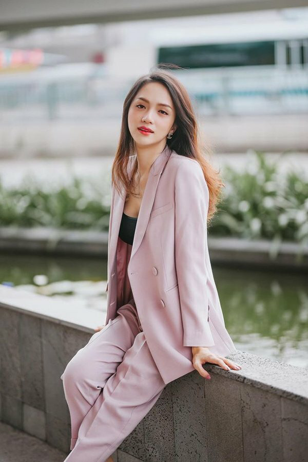 Hương Giang lúc nào cũng chanh sả nhờ diện blazer cực khéo, các nàng hóng ngay để lên hạng phong cách - Ảnh 4.