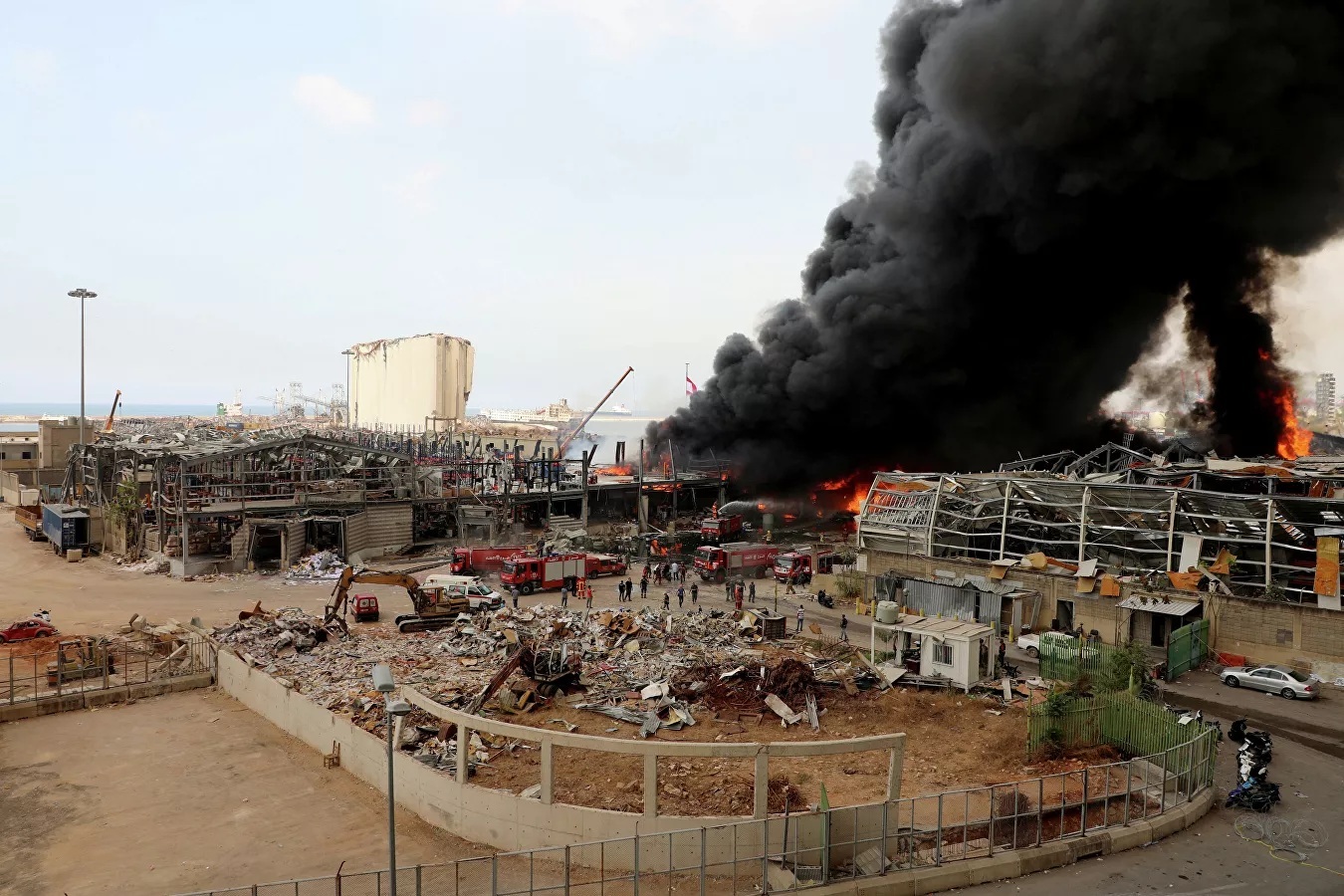 Hé lộ nguyên nhân bùng phát đám cháy ở cảng Beirut - Ảnh 2.