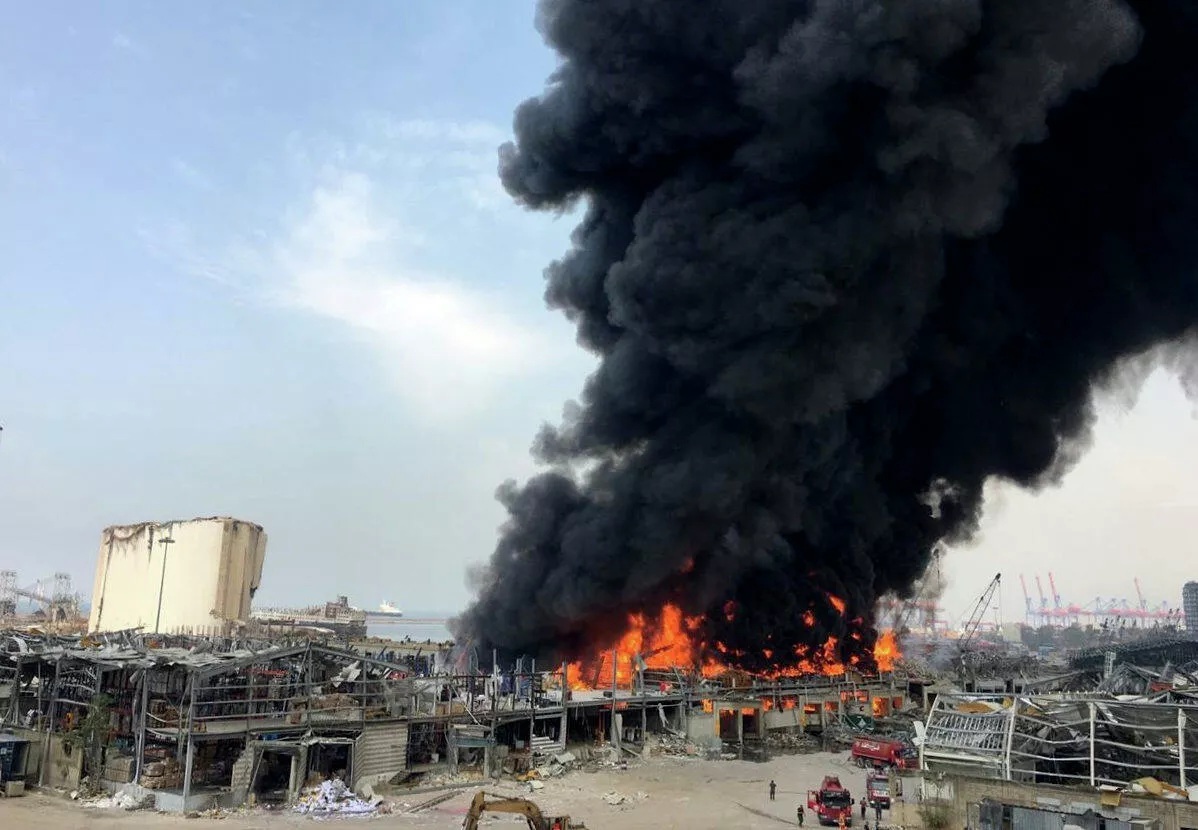Hé lộ nguyên nhân bùng phát đám cháy ở cảng Beirut - Ảnh 8.