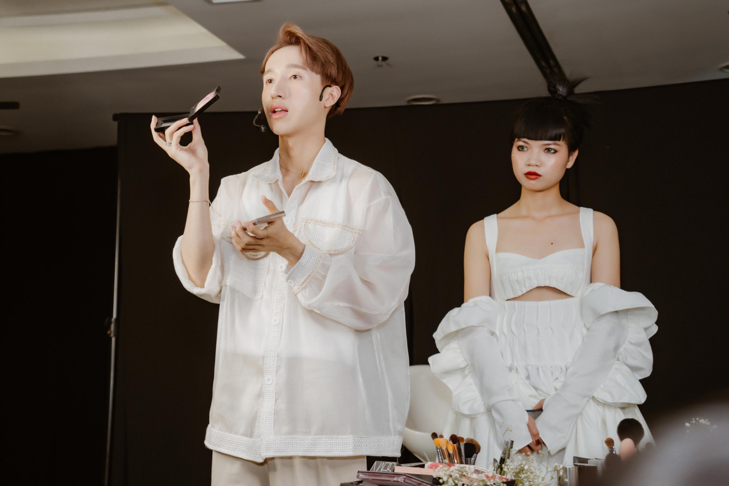 Nghề makeup - c&oacute; phải lựa chọn đ&uacute;ng đắn khi c&aacute;nh cổng đại học kh&eacute;p lại - Ảnh 4.