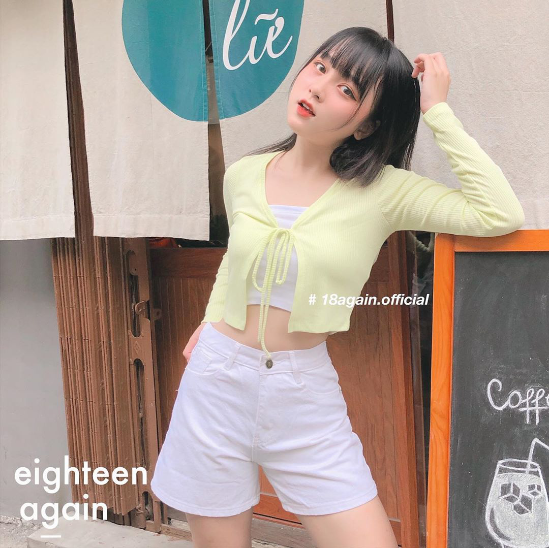 Jennie, Taeyeon đến Amee đều tích cực lăng xê cardigan buộc dây, không muốn tụt hậu thì các nàng hãy sắm ngay - Ảnh 17. Jennie, Taeyeon đến Amee đều tích cực lăng xê cardigan buộc dây, không muốn tụt hậu thì các nàng hãy sắm ngay - Ảnh 17.