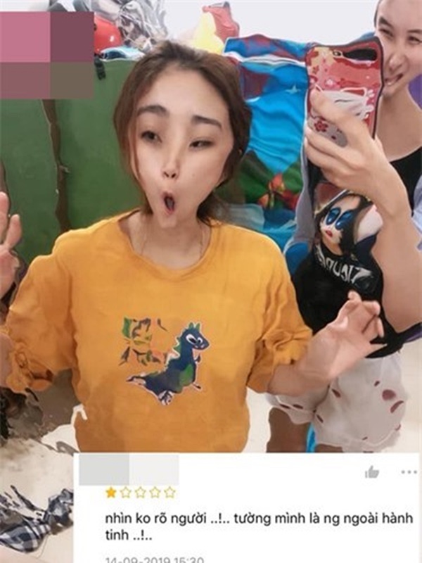 Đặt mua gương dán tường được quảng cáo "thần kỳ" trên mạng, cả phái đẹp lẫn cánh mày râu đều phát khóc khi soi hình thật - Ảnh 1. Đặt mua gương dán tường được quảng cáo "thần kỳ" trên mạng, cả phái đẹp lẫn cánh mày râu đều phát khóc khi soi hình thật - Ảnh 1.
