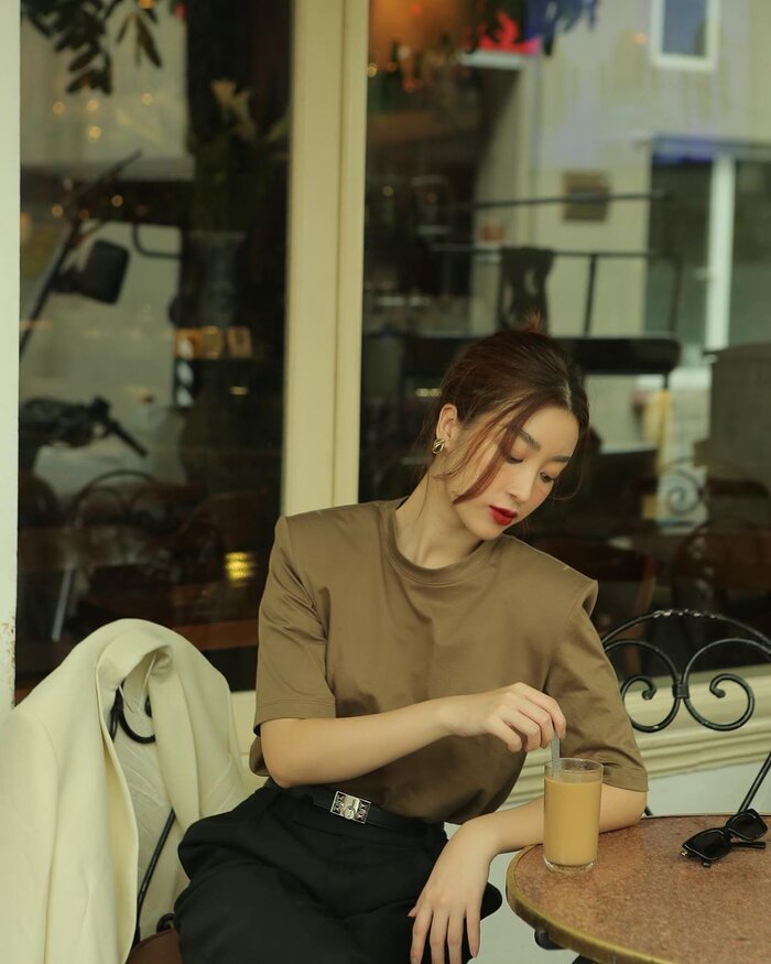 Đỗ Mỹ Linh nay đã khác xưa lắm rồi, đụng hàng với Hương Giang mà chẳng kém cạnh về độ "chất" - Ảnh 10. Đỗ Mỹ Linh nay đã khác xưa lắm rồi, đụng hàng với Hương Giang mà chẳng kém cạnh về độ "chất" - Ảnh 10.