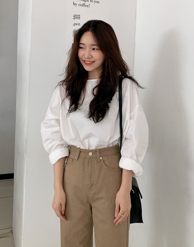 Áo blouse trơn màu đúng là chân ái của nàng công sở, có đến 10 cách diện mà cách nào cũng sang xịn hết cỡ - Ảnh 2. Áo blouse trơn màu đúng là chân ái của nàng công sở, có đến 10 cách diện mà cách nào cũng sang xịn hết cỡ - Ảnh 2.
