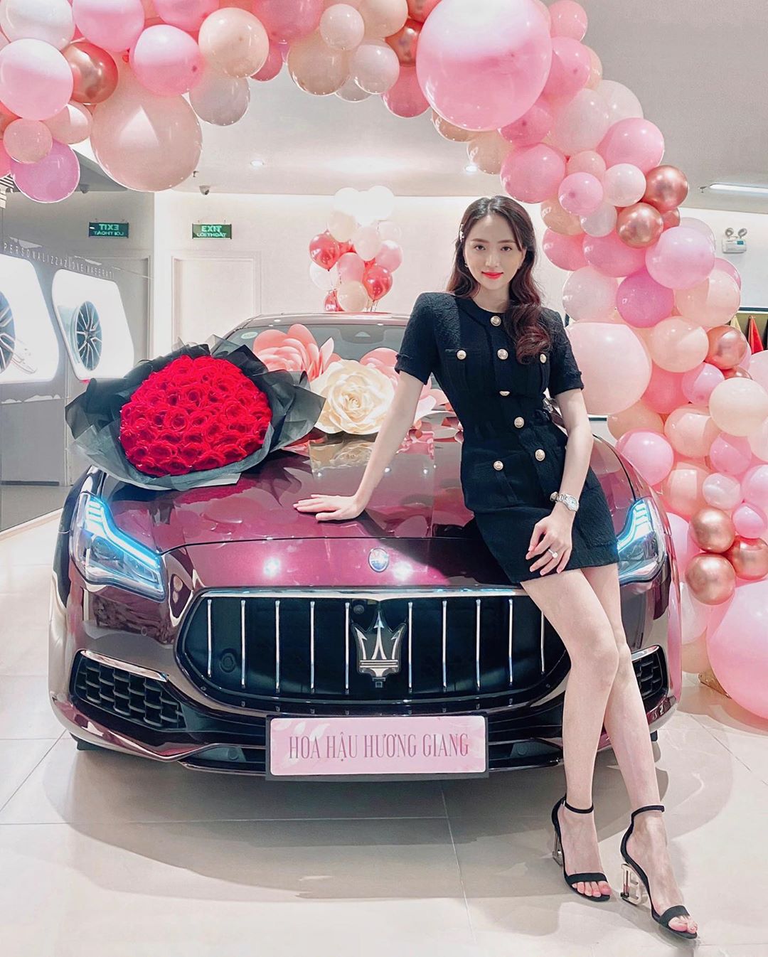 Cặp đôi dẫn đầu cuộc đua hàng hiệu của Vbiz: Hương Giang hẹn hò xương xương cũng diện set đồ tiền tỷ, Matt Liu diện luôn áo Burberry nàng tặng - Ảnh 2. Cặp đôi dẫn đầu cuộc đua hàng hiệu của Vbiz: Hương Giang hẹn hò xương xương cũng diện set đồ tiền tỷ, Matt Liu diện luôn áo Burberry nàng tặng - Ảnh 2.