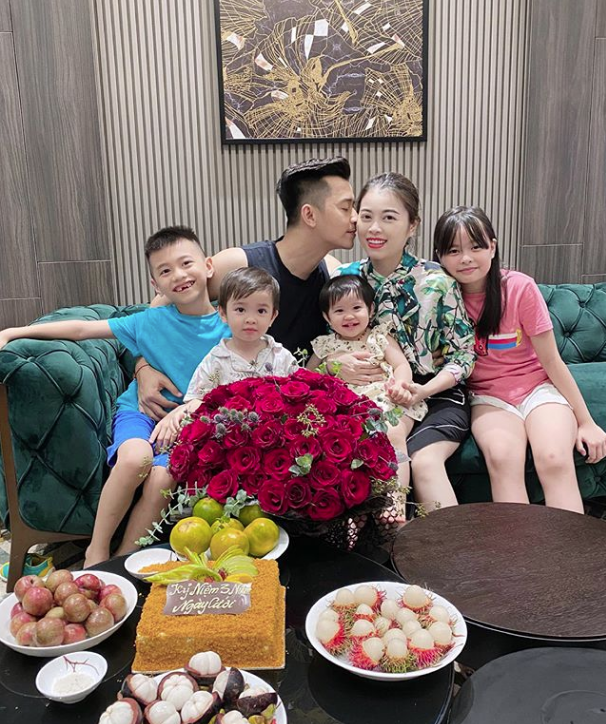 Hằng Túi bất ngờ lấy lại Facebook chính chủ tick xanh sau 2 tháng trời bị khóa, tiết lộ lý do mất tài khoản khó tin - Ảnh 1. Hằng Túi bất ngờ lấy lại Facebook chính chủ tick xanh sau 2 tháng trời bị khóa, tiết lộ lý do mất tài khoản khó tin - Ảnh 1.