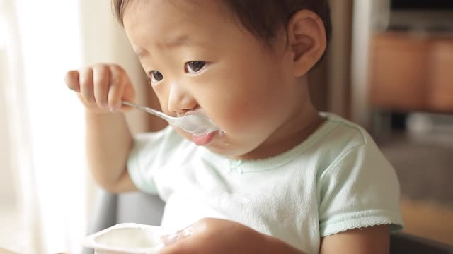 Bổ sung lợi khuẩn cho trẻ, đây là những điều bác sĩ Nhi khuyên bố mẹ cần biết trước khi cho con dùng - Ảnh 1. Bổ sung lợi khuẩn cho trẻ, đây là những điều bác sĩ Nhi khuyên bố mẹ cần biết trước khi cho con dùng - Ảnh 1.