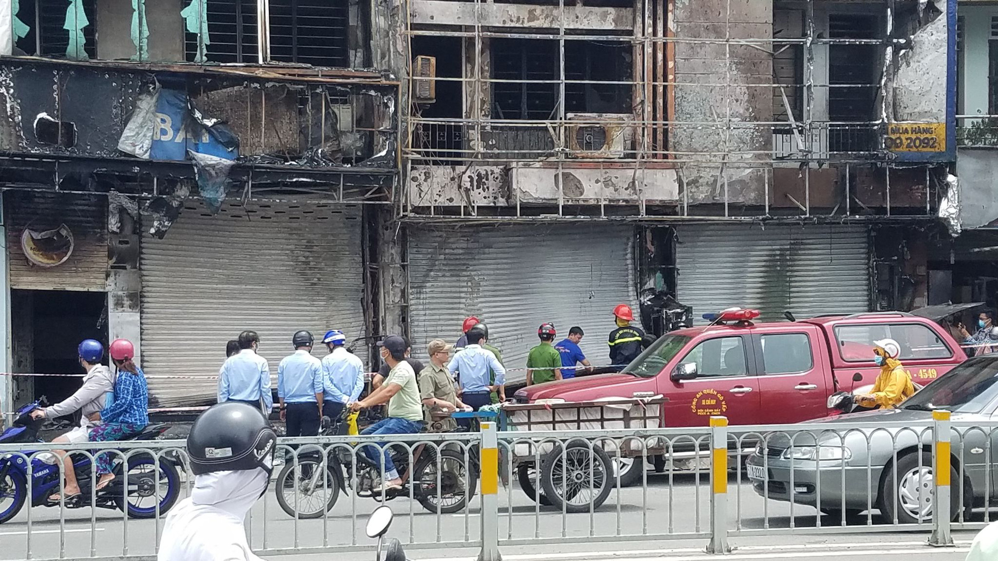 Triệu tập người đàn ông, điều tra nghi án đốt phòng giao dịch Eximbank ở Gò Vấp - Ảnh 1.