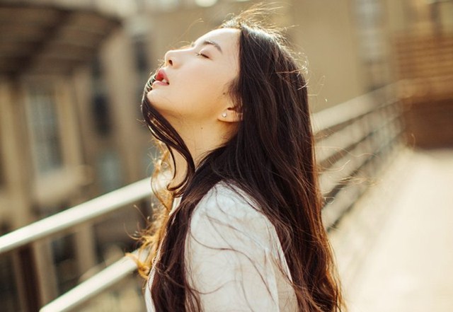 Chuẩn bị tái hôn, chồng cũ hẹn mang sổ đỏ, nghe anh thông báo có người nhận đất cô nghẹn ngào đòi hủy hôn ngay - Ảnh 1. Chuẩn bị tái hôn, chồng cũ hẹn mang sổ đỏ, nghe anh thông báo có người nhận đất cô nghẹn ngào đòi hủy hôn ngay - Ảnh 1.