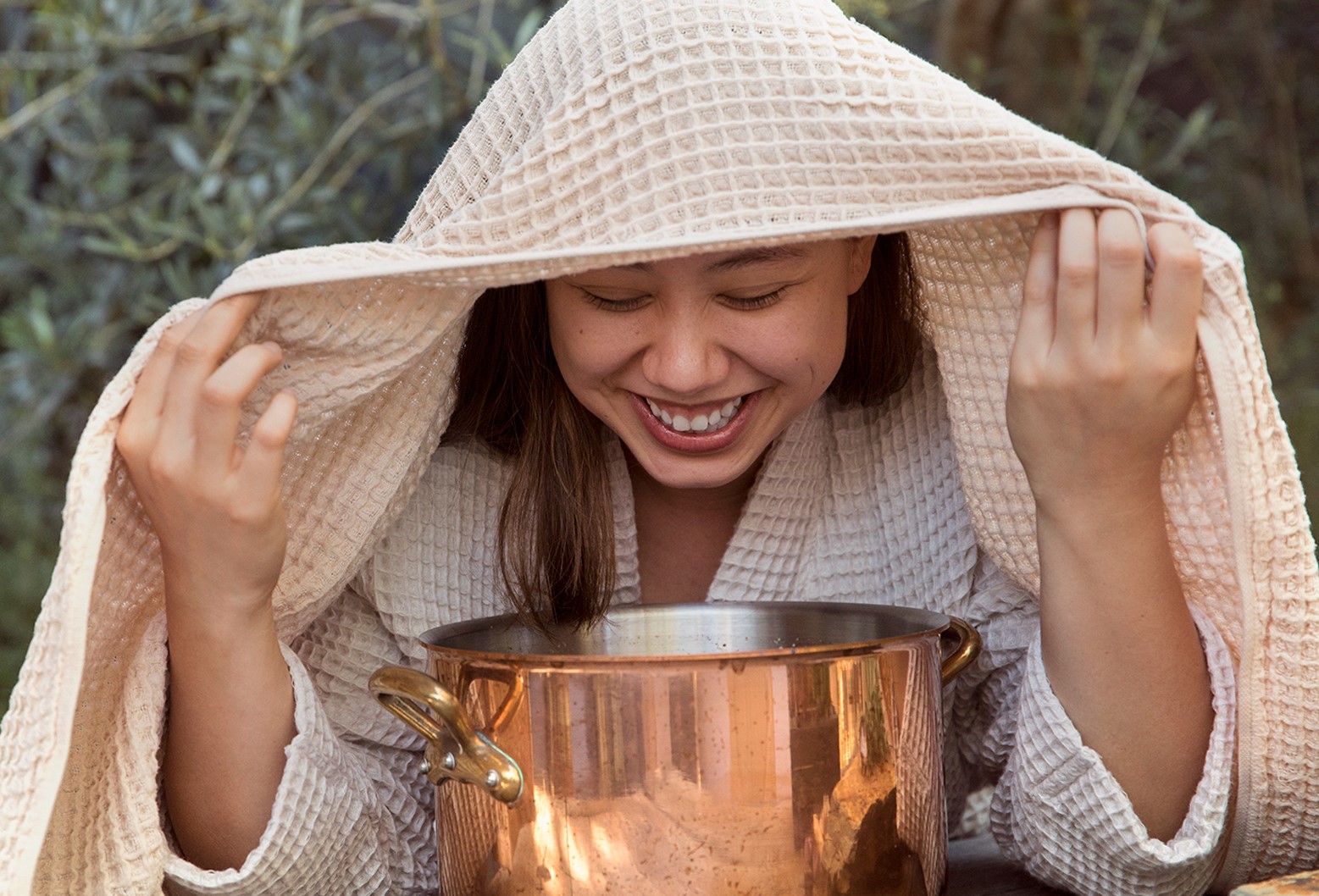 Da sẽ đẹp như vừa đi spa nếu bạn áp dụng thêm 6 bước chăm da chuyên sâu trong ngày nghỉ lễ thảnh thơi - Ảnh 2.