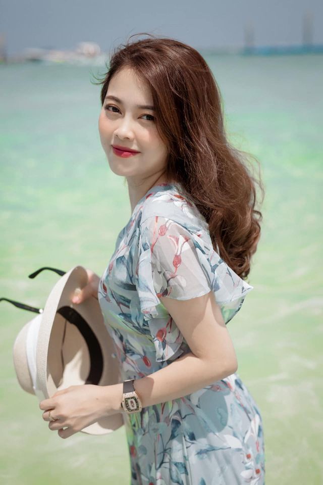 Hot mom Hằng Túi bất ngờ đặt câu hỏi "gái 2 lần đò có sướng không" và tự trả lời bằng những hình ảnh "cực lạ" - Ảnh 1. Hot mom Hằng Túi bất ngờ đặt câu hỏi "gái 2 lần đò có sướng không" và tự trả lời bằng những hình ảnh "cực lạ" - Ảnh 1.