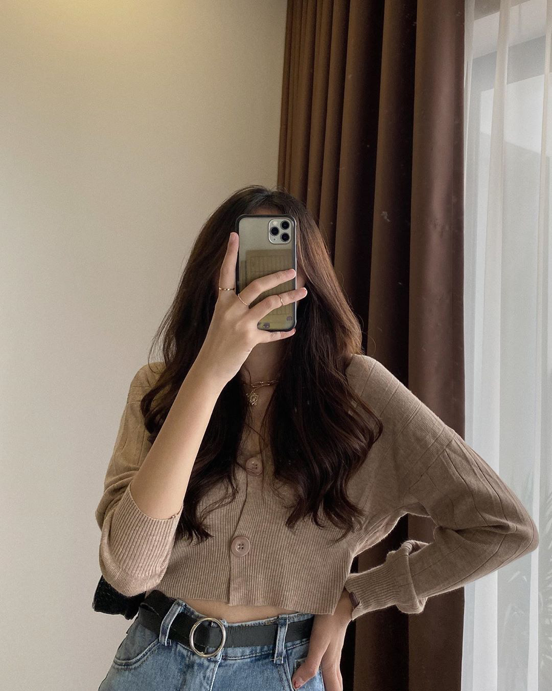 Chỉ là 2 dáng áo len cơ bản nhưng lại có sức mạnh cải thiện style ghê gớm, có đủ thì bạn khỏi lo mỗi sáng mặc gì - Ảnh 13. Chỉ là 2 dáng áo len cơ bản nhưng lại có sức mạnh cải thiện style ghê gớm, có đủ thì bạn khỏi lo mỗi sáng mặc gì - Ảnh 13.