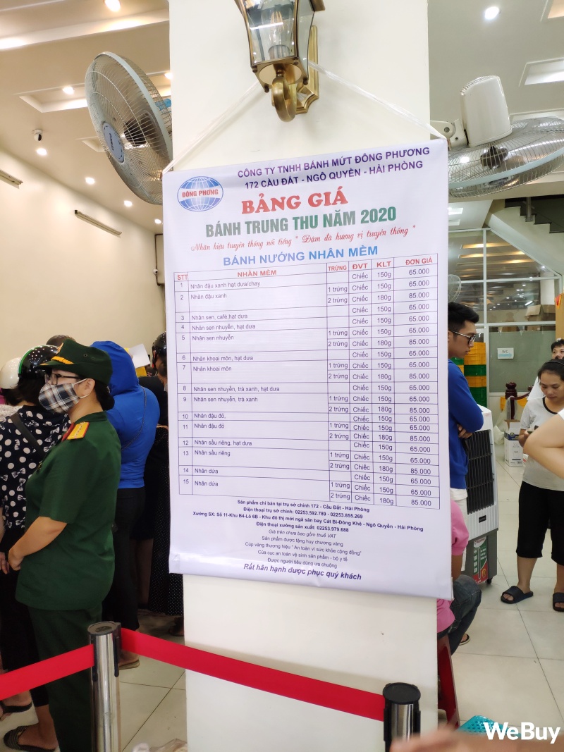 Tiệm bánh Trung thu nổi tiếng ở Hải Phòng chen chúc người mua như thời bao cấp, đông đến mức phải có công an dẹp đường - Ảnh 9. Tiệm bánh Trung thu nổi tiếng ở Hải Phòng chen chúc người mua như thời bao cấp, đông đến mức phải có công an dẹp đường - Ảnh 9.