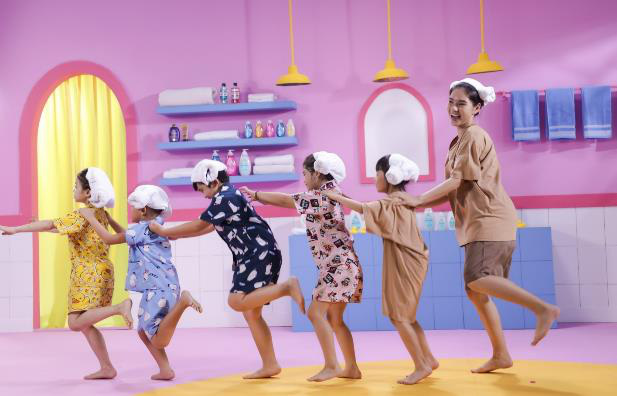 Cưng “xỉu” trước điệu nhảy của Bé An An trong đoạn clip “Vũ điệu Xoa Xoa” mới - Ảnh 4. Cưng “xỉu” trước điệu nhảy của Bé An An trong đoạn clip “Vũ điệu Xoa Xoa” mới - Ảnh 4.