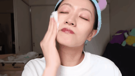 Beauty blogger người Nhật: Đại đa số chị em đều đang &quot;huỷ hoại&quot; làn da của mình ngay từ bước tẩy trang - Ảnh 1.