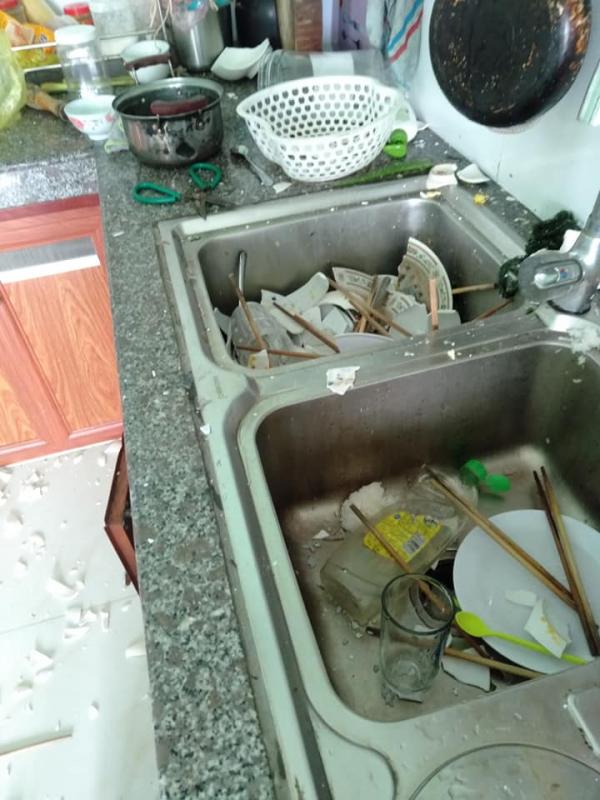 Vợ đi làm cả ngày, nhờ chồng rửa bát hộ và cái kết cay đắng: Cái bát mẻ cũng không còn mà ăn - Ảnh 1. Vợ đi làm cả ngày, nhờ chồng rửa bát hộ và cái kết cay đắng: Cái bát mẻ cũng không còn mà ăn - Ảnh 1.