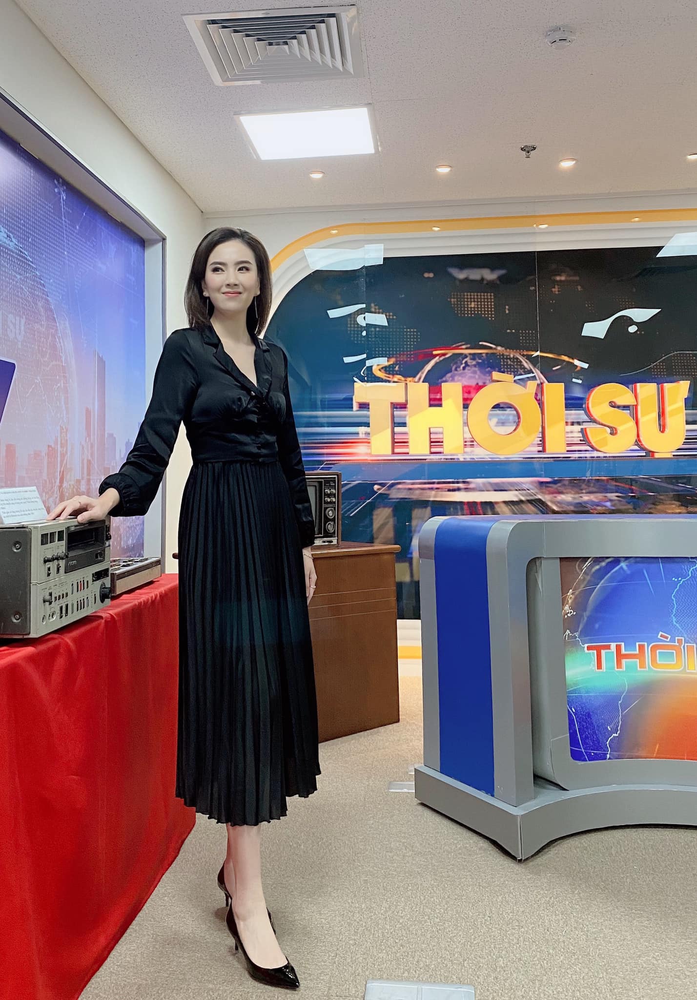 Nhìn MC Mai Ngọc là ra được khối ý tưởng diện lại đồ cũ mà vẫn ghi điểm mặc đẹp trong ngày giao mùa - Ảnh 6. Nhìn MC Mai Ngọc là ra được khối ý tưởng diện lại đồ cũ mà vẫn ghi điểm mặc đẹp trong ngày giao mùa - Ảnh 6.