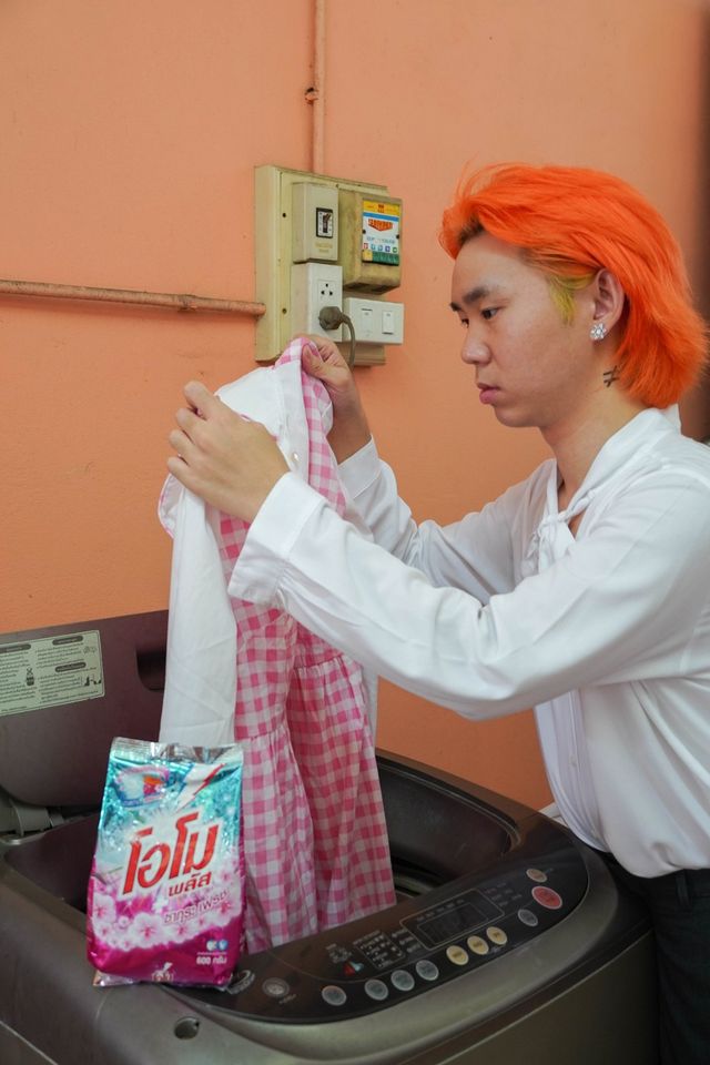 &quot;Nếu gặp người ăn xin, tôi sẽ cho họ bột giặt OMO&quot; - Quảng cáo lầy lội của chàng trai Thái Lan khiến TVC bột giặt Aba cũng phải &quot;cúi đầu chào thua&quot; - Ảnh 19.