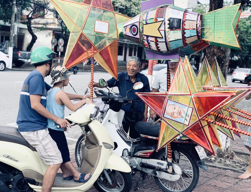 Người giữ 'hồn' Trung thu xưa giữa lòng thành phố - Ảnh 1. Người giữ 'hồn' Trung thu xưa giữa lòng thành phố - Ảnh 1.