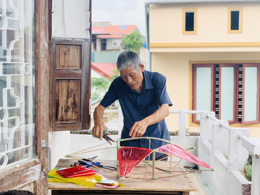 Người giữ 'hồn' Trung thu xưa giữa lòng thành phố - Ảnh 5. Người giữ 'hồn' Trung thu xưa giữa lòng thành phố - Ảnh 5.