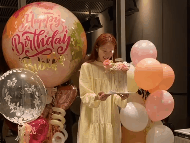 Bước sang tuổi 30, Lee Sung Kyung vẫn gây sốt với thần thái cuốn hút cùng body chuẩn chỉnh nhờ duy trì 4 nguyên tắc quen thuộc - Ảnh 1. Bước sang tuổi 30, Lee Sung Kyung vẫn gây sốt với thần thái cuốn hút cùng body chuẩn chỉnh nhờ duy trì 4 nguyên tắc quen thuộc - Ảnh 1.