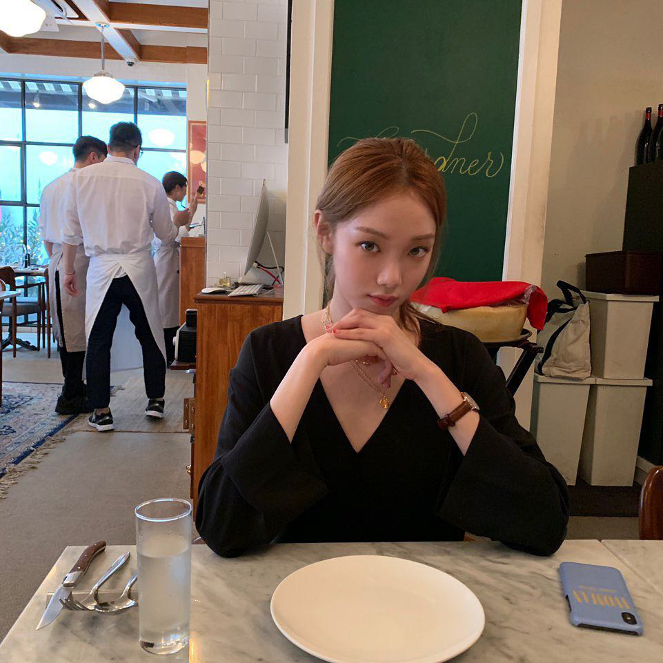Bước sang tuổi 30, Lee Sung Kyung vẫn gây sốt với thần thái cuốn hút cùng body chuẩn chỉnh nhờ duy trì 4 nguyên tắc quen thuộc - Ảnh 8. Bước sang tuổi 30, Lee Sung Kyung vẫn gây sốt với thần thái cuốn hút cùng body chuẩn chỉnh nhờ duy trì 4 nguyên tắc quen thuộc - Ảnh 8.
