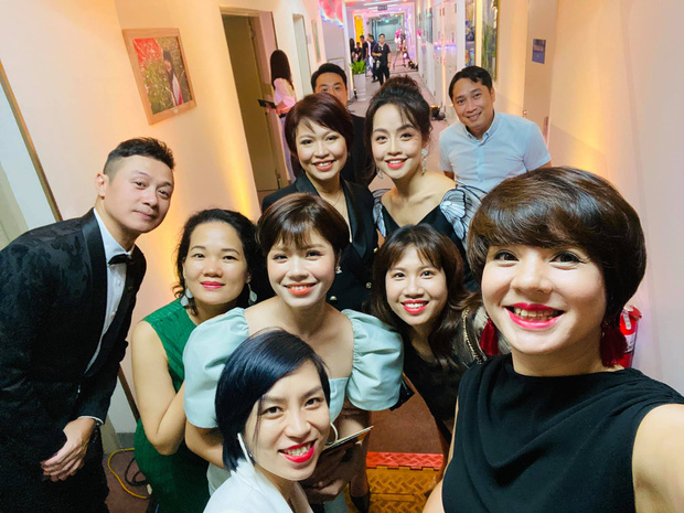 VTV Awards 2020: BTV Diễm Quỳnh rạng rỡ khoe ảnh cùng đàn em, BTV Hoài Anh xuất hiện với vai trò mới, nhìn cả hai chẳng ai đoán ra tuổi - Ảnh 3. VTV Awards 2020: BTV Diễm Quỳnh rạng rỡ khoe ảnh cùng đàn em, BTV Hoài Anh xuất hiện với vai trò mới, nhìn cả hai chẳng ai đoán ra tuổi - Ảnh 3.