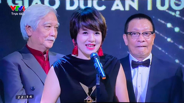 VTV Awards 2020: BTV Diễm Quỳnh rạng rỡ khoe ảnh cùng đàn em, BTV Hoài Anh xuất hiện với vai trò mới, nhìn cả hai chẳng ai đoán ra tuổi - Ảnh 1. VTV Awards 2020: BTV Diễm Quỳnh rạng rỡ khoe ảnh cùng đàn em, BTV Hoài Anh xuất hiện với vai trò mới, nhìn cả hai chẳng ai đoán ra tuổi - Ảnh 1.