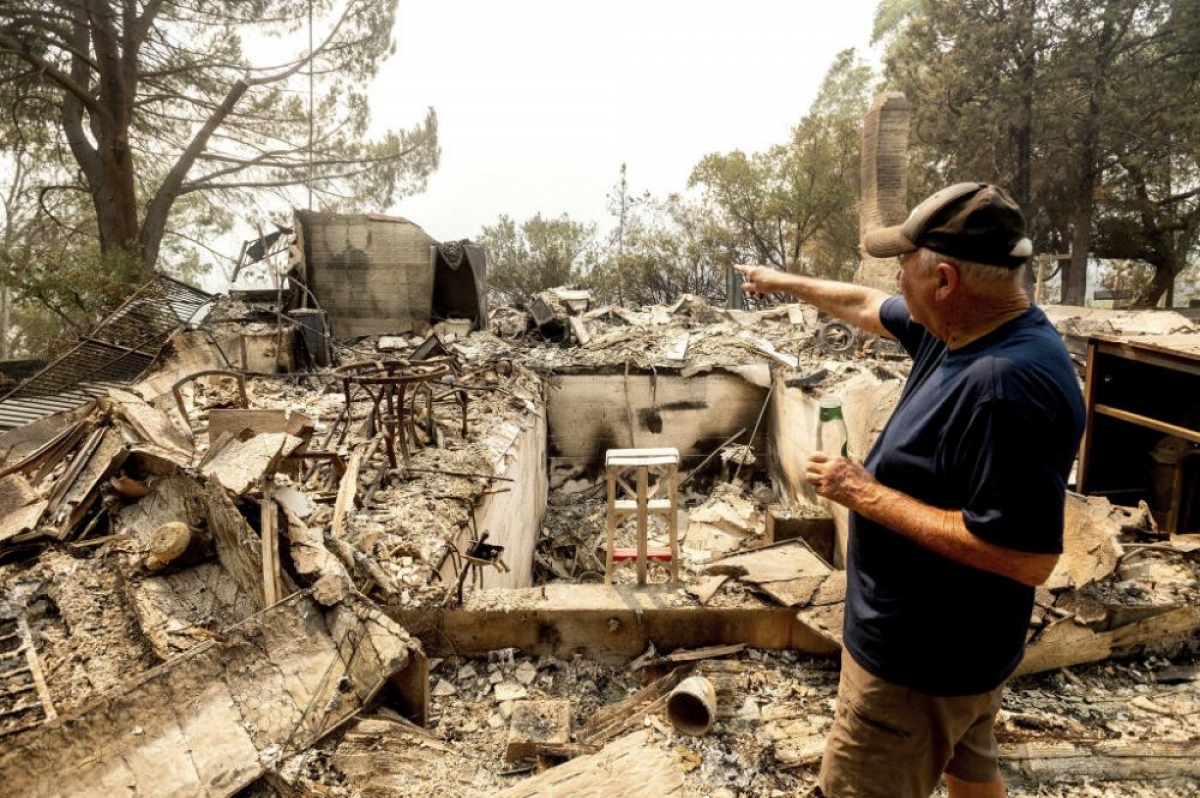 Vệ binh Quốc gia Mỹ giải cứu hơn 200 người từ đám cháy rừng ở bang California - Ảnh 1.