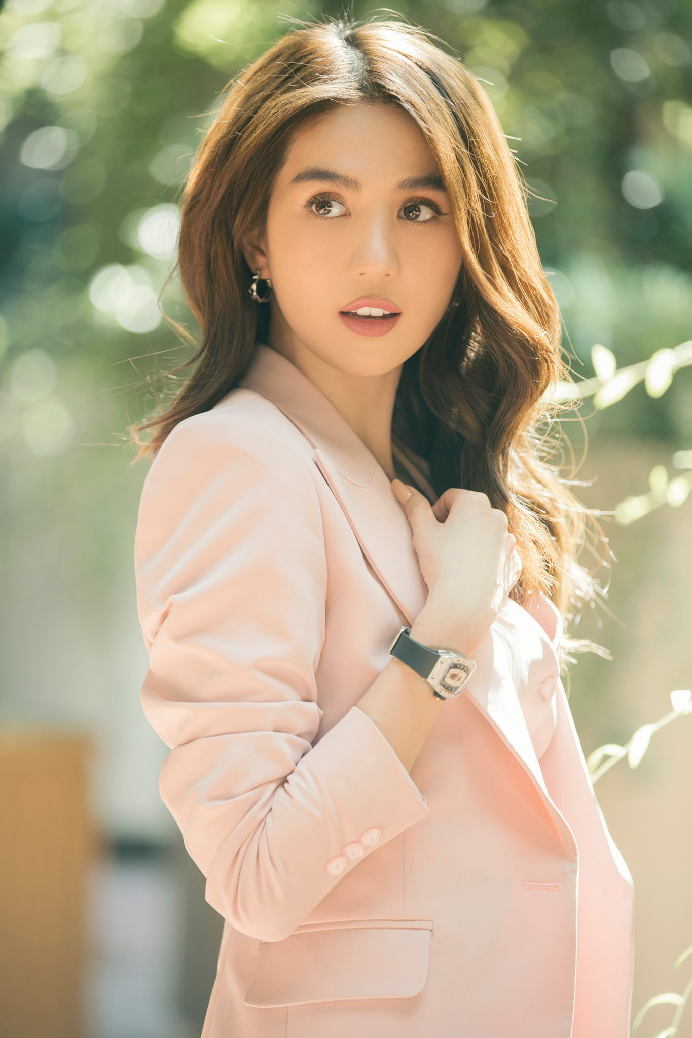 Chẳng kém Cường Đô La, Ngọc Trinh đã chốt đơn ngay bộ túi Chanel tí hon siêu đắt nhưng bất ngờ nhất là lời nhắn gửi con gái - Ảnh 2. Chẳng kém Cường Đô La, Ngọc Trinh đã chốt đơn ngay bộ túi Chanel tí hon siêu đắt nhưng bất ngờ nhất là lời nhắn gửi con gái - Ảnh 2.