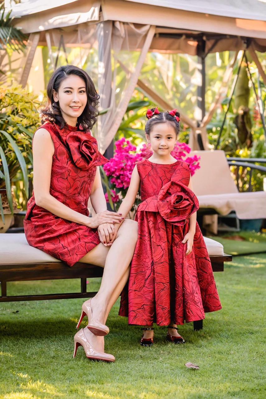Con Gai Hoa Háº­u Ha Kiá»u Anh GÆ°Æ¡ng Máº·t Thanh Tu Giá»'ng Máº¹ Chiá»u Cao Ná»•i Báº­t